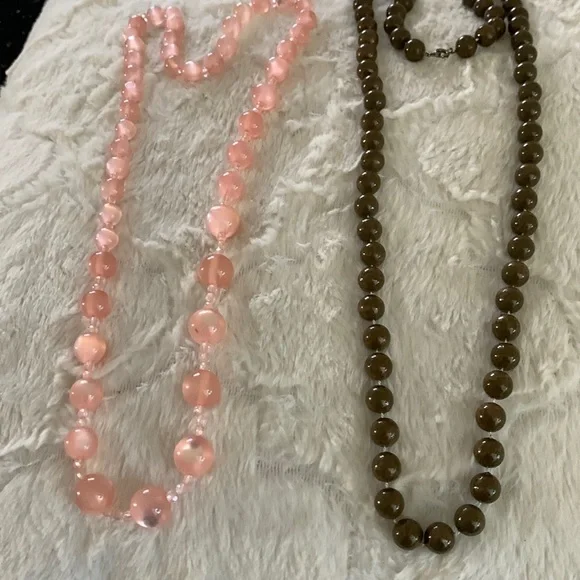 Beads necklaces.Light pink and olive color - Picture 1 of 5